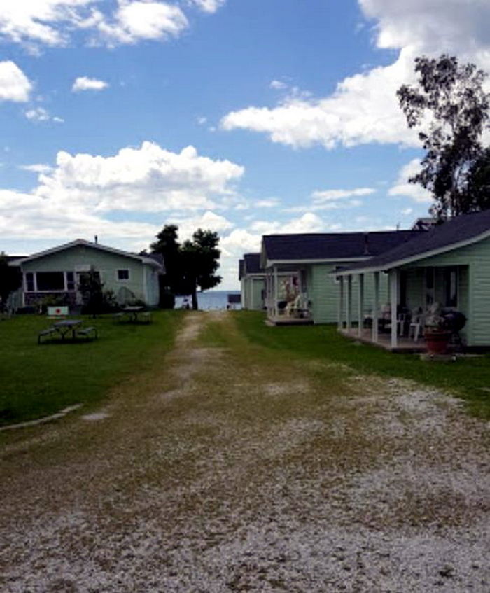 Lakeview Motel & Cottages (Wilsons Motel and Cottages) - Web Listing (newer photo)